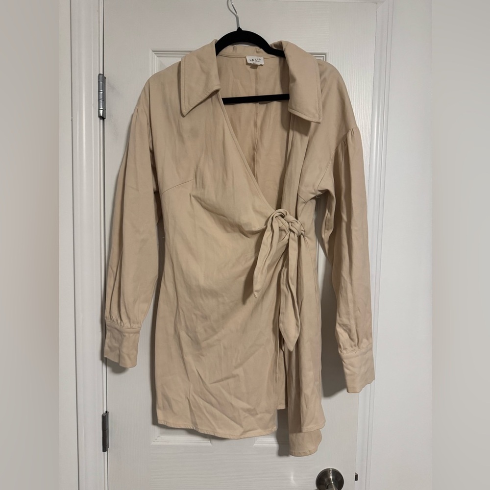 Le Lis Beige Dress